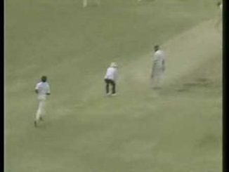 फेब्रुवारी १६ : कुजबुजणार्‍या मृत्युचा जन्म ! (मायकेल होल्डिंग)