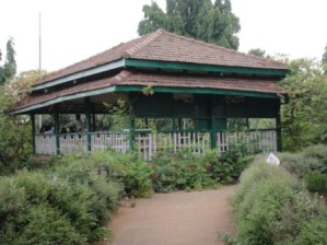 मुंबईतील आरे गार्डन म्हणजेच छोटा काश्मीर