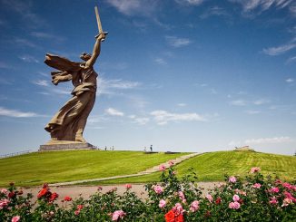 द मदरलॅंड कॉल्स