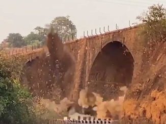 ऐतिहासिक अमृतांजन पूल आजच्या दिवशी पाडला