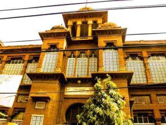 लाहोरच्या ग्रंथालयात