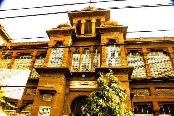 लाहोरच्या ग्रंथालयात