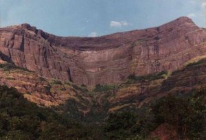 नाणे परत करणारा हरिश्चंद्र गड